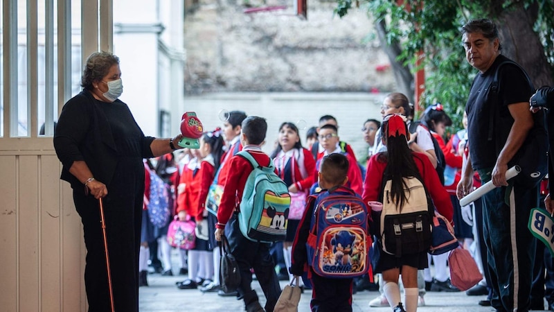 Niños de primaria regresan a clases presenciales en México