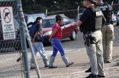 Exige Noroña a Trump respetar derechos humanos de migrantes; critica “Alligator Alcatraz”