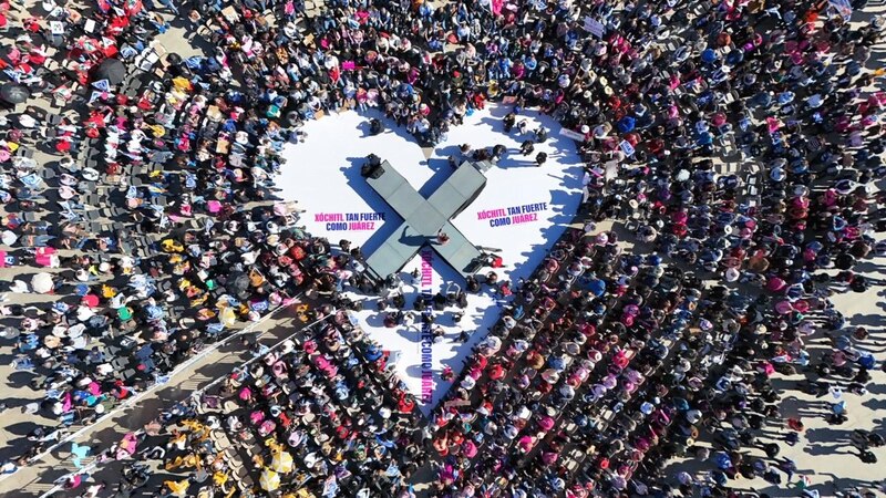 Multitudinaria manifestación en el Zócalo de la Ciudad de México
