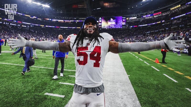 El ala defensiva de los Gigantes de Nueva York, Leonard Williams, celebra la victoria de su equipo sobre los Vikings de Minnesota.
