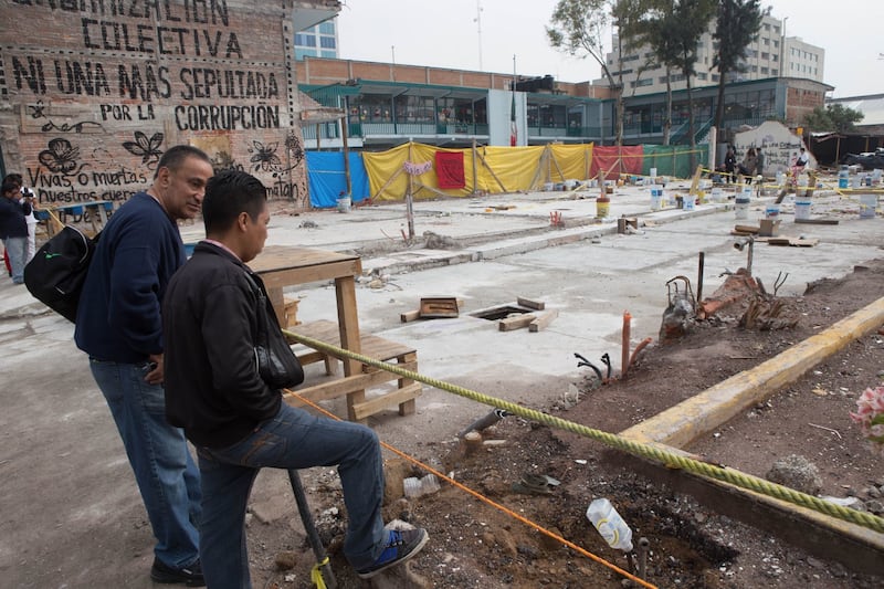 Bolívar 186. Aspectos de la zona donde se derrumbó una fabrica de costureras en las calles de Chimalpopoca y Bolivar, debido al sismo del 19 de septiembre de 2017.