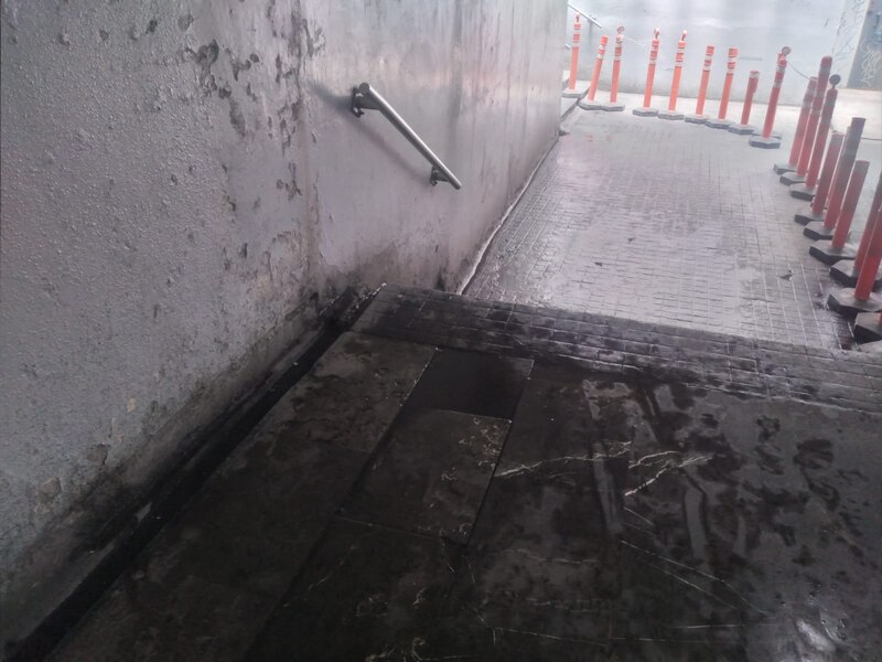 Escalera mecánica en desuso