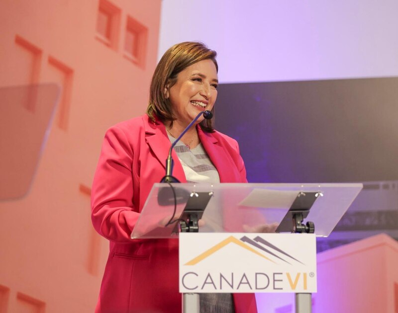 La presidenta de CANADEVI, Ana Isabel Treviño, durante su discurso en el evento.