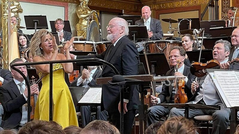 La soprano Renée Fleming y el director de orquesta Gustavo Dudamel dirigen la Orquesta Filarmónica de Viena en el Musikverein de Viena.