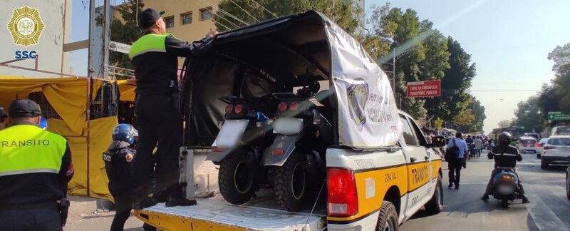 Tránsito detiene a motociclista por circular sin placas
