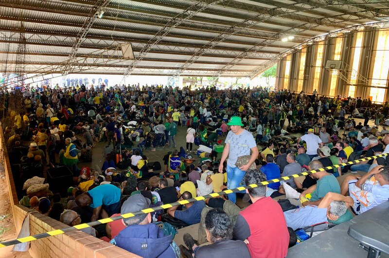 Multitud de personas en un gimnasio