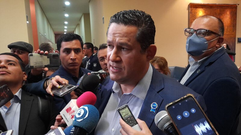 El presidente electo de Colombia, Gustavo Petro, habla con los medios de comunicación.