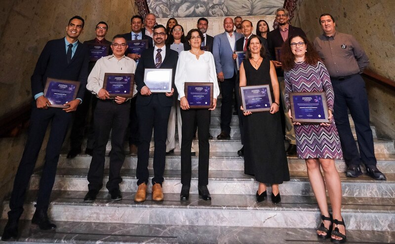 Entrega de reconocimientos a los mejores profesores de la universidad