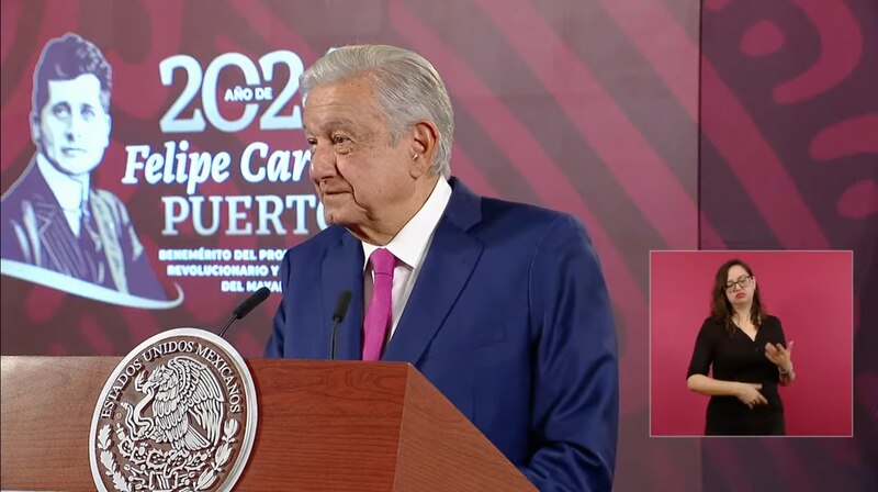 El presidente Andrés Manuel López Obrador pronuncia un discurso en la ceremonia del 106 aniversario de la Constitución de 1917.