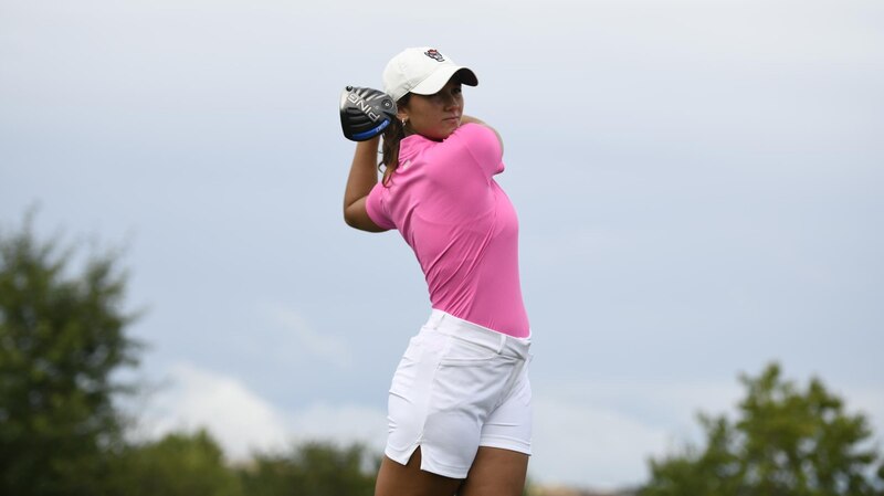 La golfista profesional Lydia Ko en acción durante un torneo de la LPGA.