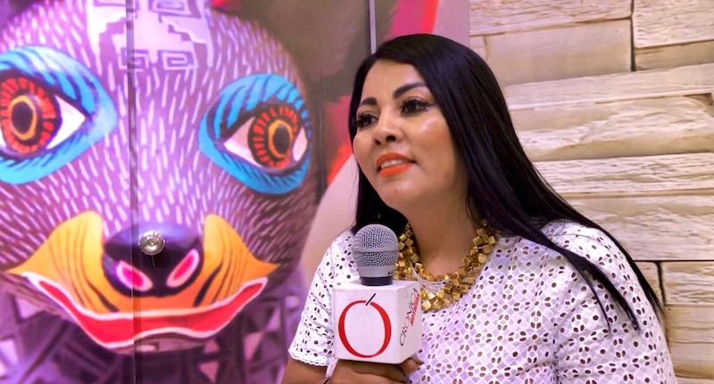 La artesana mexicana Ana Karen Rodríguez diseña alebrijes con talavera