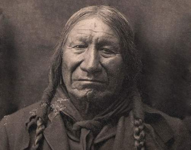 Retrato de un hombre nativo americano
