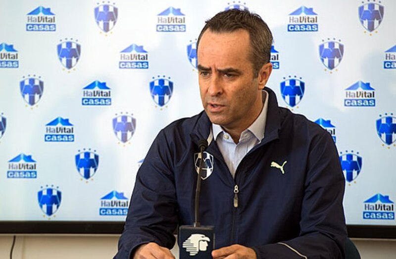 El entrenador del Club de Fútbol Monterrey, Javier Aguirre, en una conferencia de prensa.