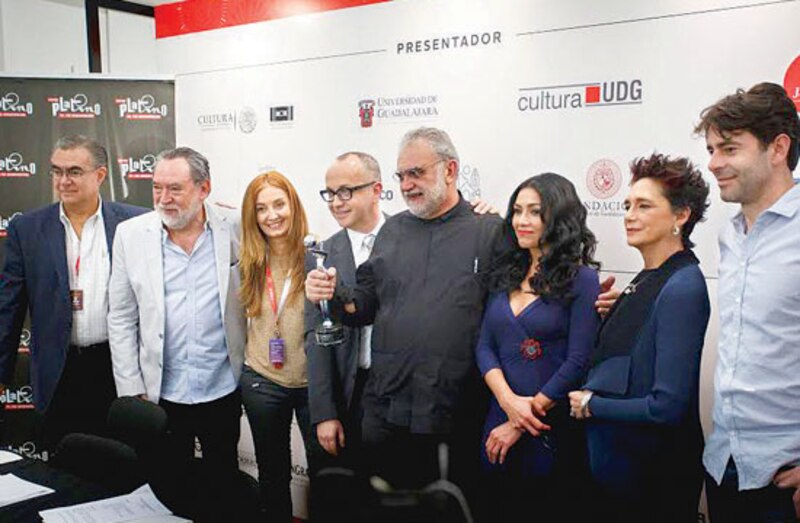 Actores y actrices en la alfombra roja