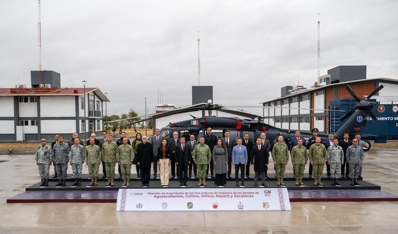 Gobernadores y autoridades de seguridad reunidos en Villanueva, Zacatecas, durante la sesión de la Quinta Región Militar Zona Occidente.