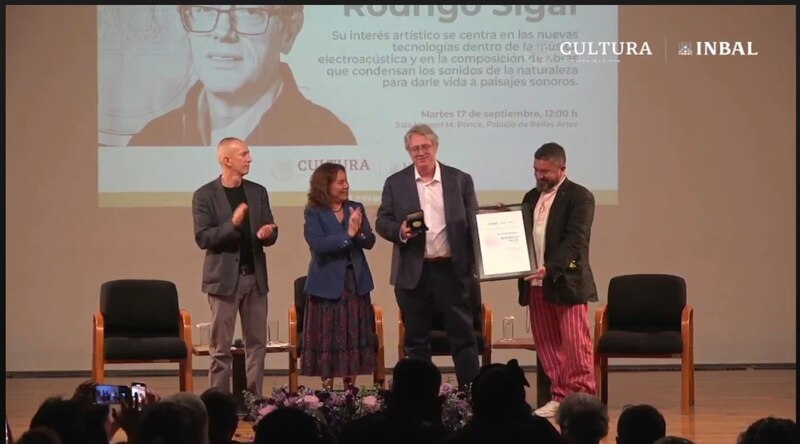 Entrega de reconocimiento a Roungo Sigar