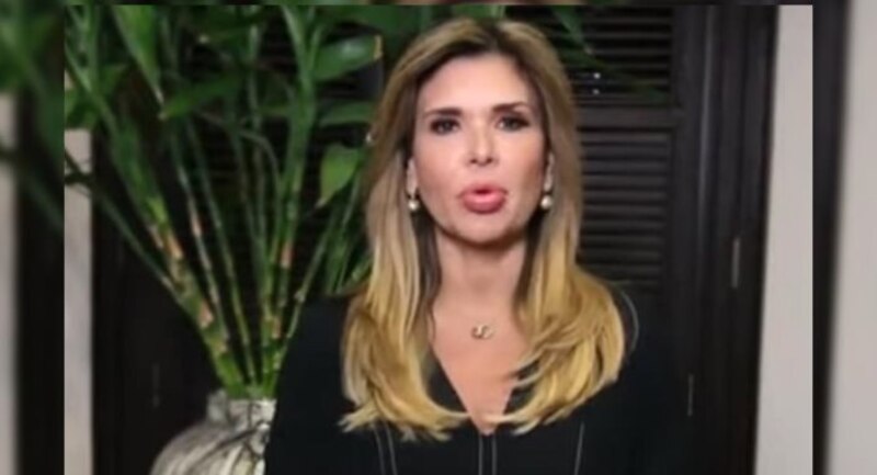 La presentadora de televisión venezolana, Ana Karina Manco, anuncia su retiro de las redes sociales