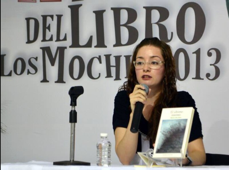 Escritora presenta su libro en la FIL de Los Mochis 2013