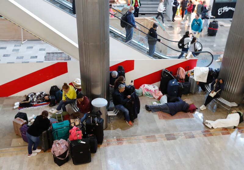 Pasajeros varados en el aeropuerto