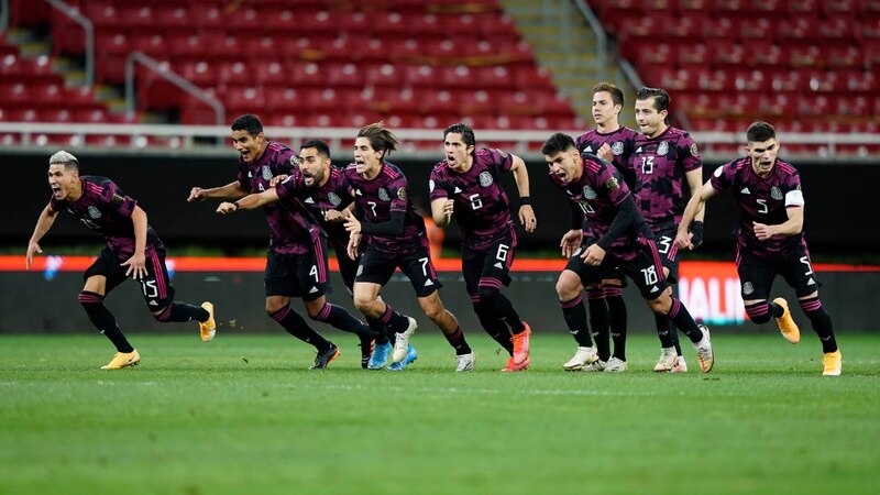 La Selección Mexicana de Fútbol celebra un gol