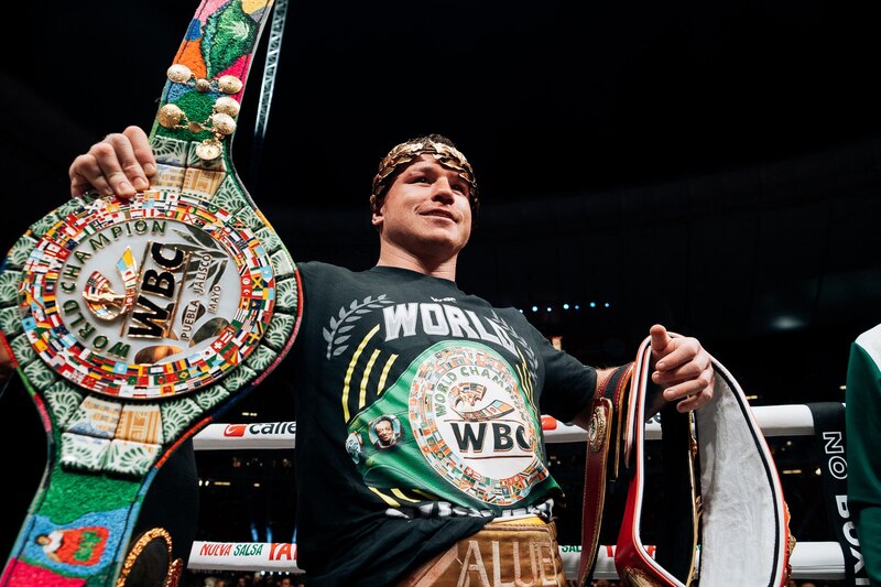 Canelo Álvarez, campeón mundial de boxeo