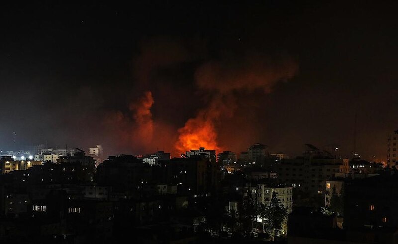 Ataque aéreo israelí en Gaza deja varios edificios destruidos