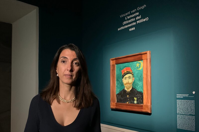 La mujer y el retrato de Van Gogh