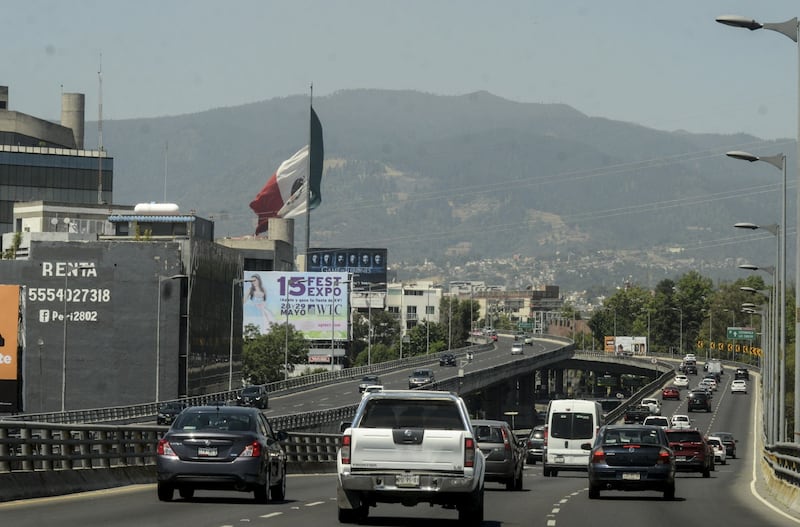Circulación fluida en el segundo piso del Periférico y en algunos puntos la ciudad luce despejada.
