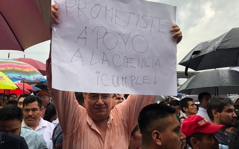 Protesta contra el gobierno por incumplimiento de promesas
