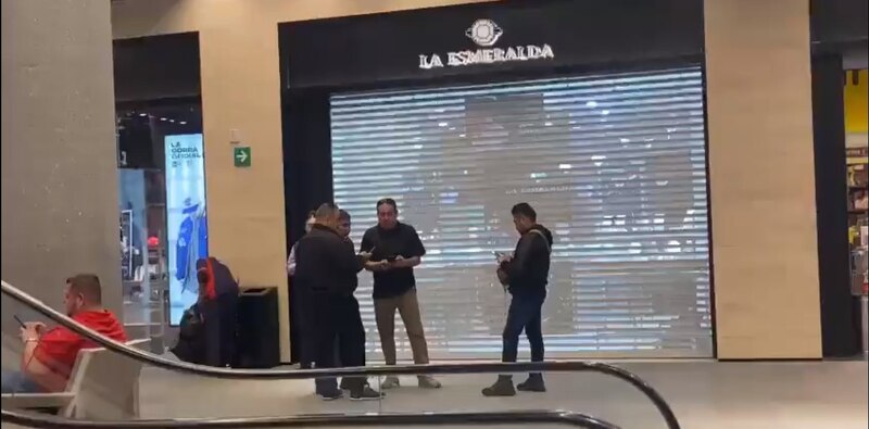 Robo a mano armada en joyería La Esmeralda