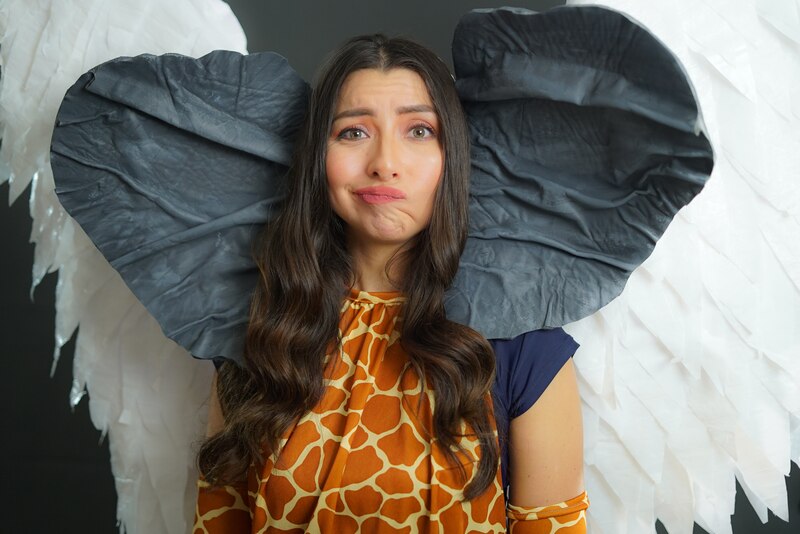 Mujer con orejas de elefante