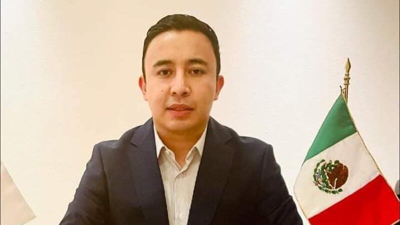 El Presidente Municipal de Ecatepec, Fernando Vilchis, encabeza la ceremonia del Grito de Independencia