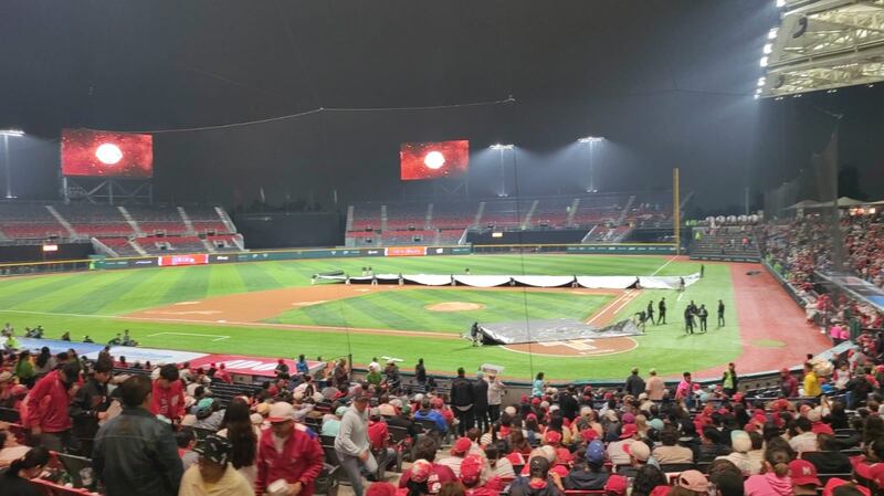 Juego de béisbol en el Estadio de Béisbol Monterrey