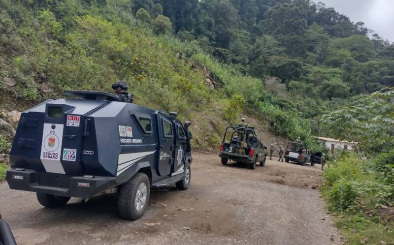 Enfrentamiento entre policías y delincuentes en la montaña