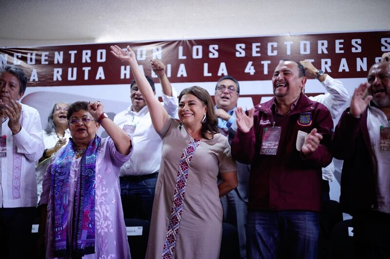 AMLO se reúne con los sectores sociales para hablar de la 4T