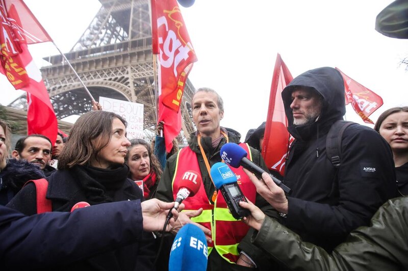 Líderes sindicales franceses durante una protesta contra la reforma de las pensiones en París