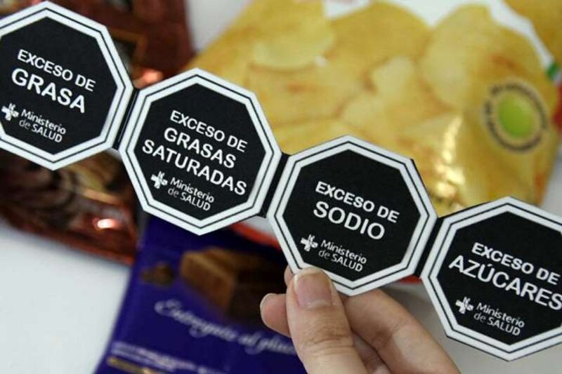 Etiquetado de alimentos con octógonos negros