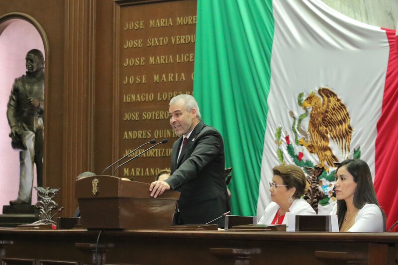 El presidente de México, Andrés Manuel López Obrador, pronuncia un discurso ante el Congreso de la Unión.