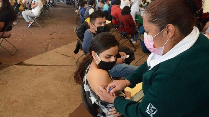 Jornada de vacunación contra el COVID-19 en México