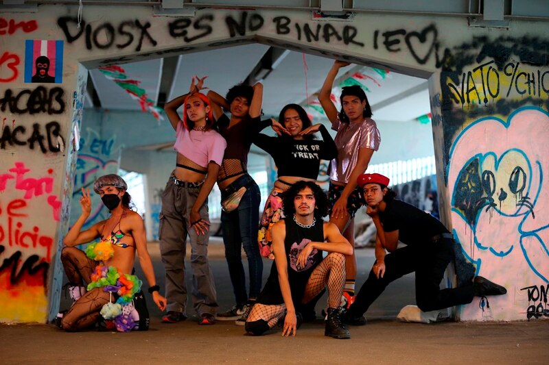 Jóvenes LGBTIQ+ en una protesta