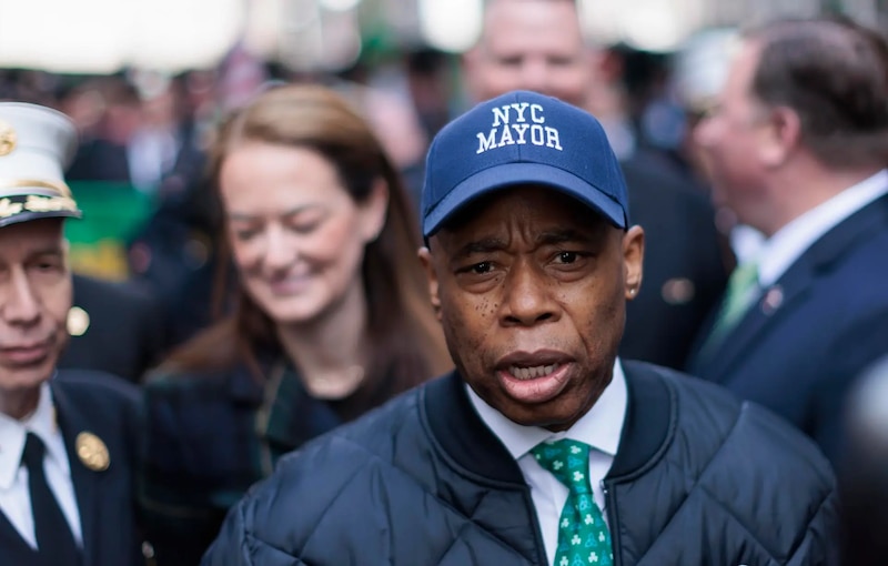 NYC Mayor Eric Adams hablo sobre el desfile del Día de San Patricio en la ciudad de Nueva York