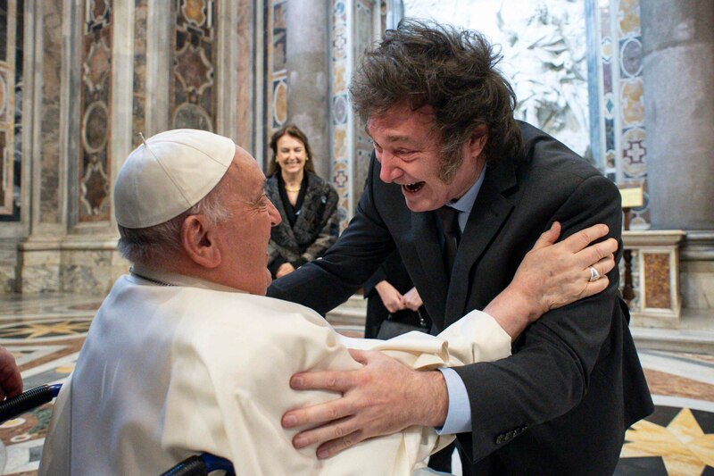 El Papa Francisco se reúne con el cantante Bono en el Vaticano