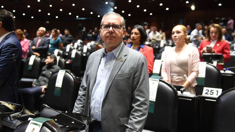 Diputado Mario Delgado ante el pleno de la Cámara de Diputados