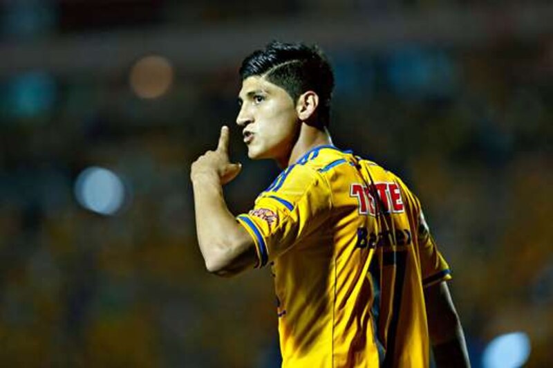 Jugador de fútbol celebra un gol