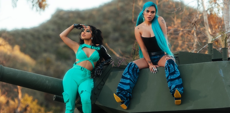 Karol G y Becky G estrenan el video musical de su nueva canción "Mamiii"