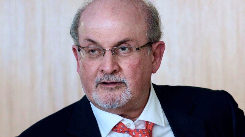 El novelista Salman Rushdie, ganador del premio Booker, ha sido apuñalado en el estado de Nueva York