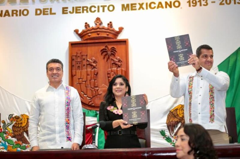 Entrega de libros del Plan DN-III-E al Senado de la República