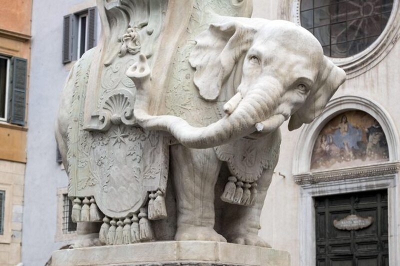 Escultura de elefante en la Piazza della Minerva, Roma