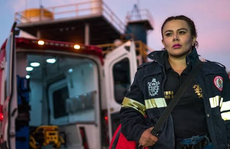 Paramédico en la escena de un accidente