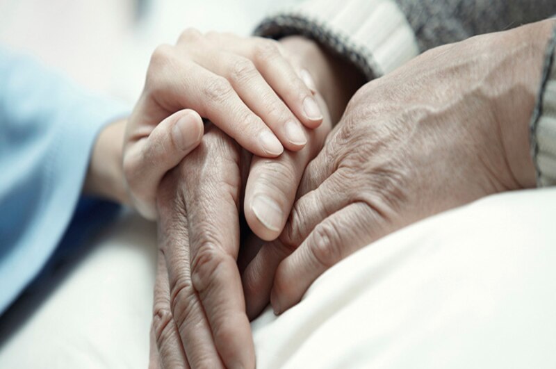 Cuidados paliativos: una mano amiga en el final de la vida